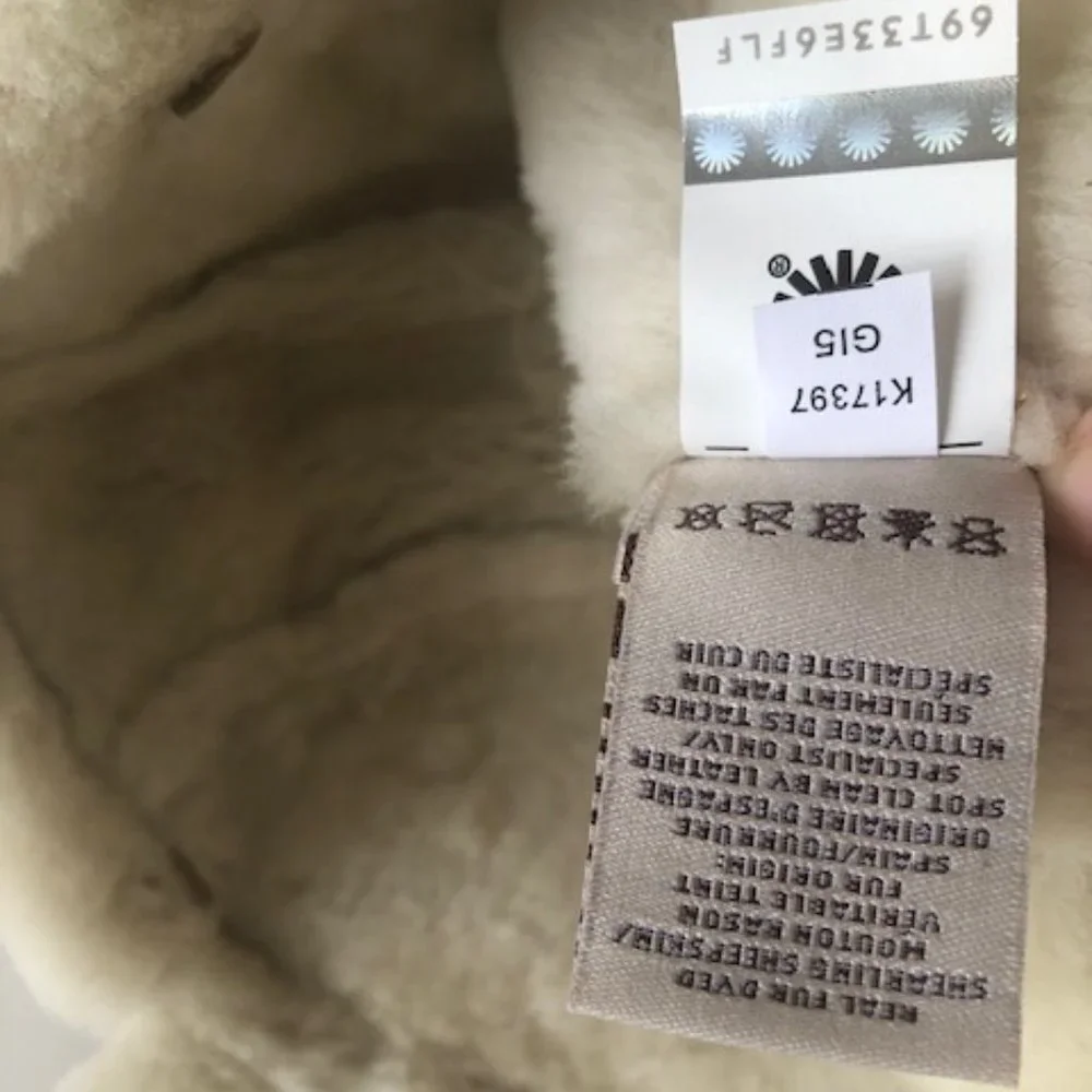 UGG KIDS LEATHER & REAL SHEARLING TRAPPER HAT. SHEEPSKIN. NWT